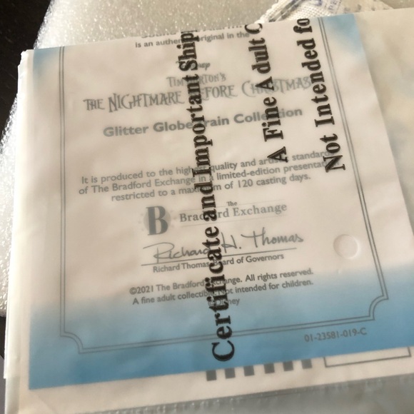 Bradford Exchange Nightmare Before Christmas Glitterglobe Train Mummy - Picture 3 of 3